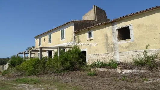 Country house in Petra, built surface 685 m², plot surface 200,000 m², 5 bedrooms, 1 bathroom — photo 2