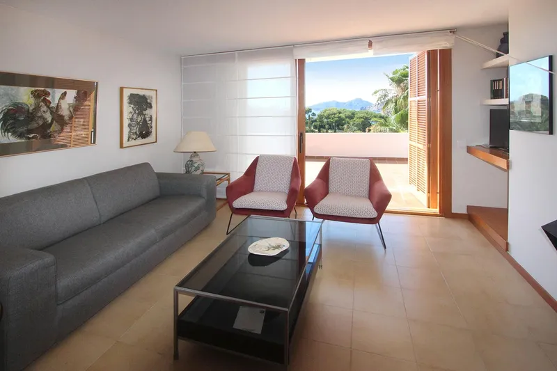 4-bedroom villa with pool and garden for rent — photo 9
