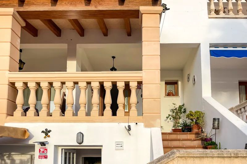 Spacious house with 4 bedrooms, patio, pool and separate apartment — photo 3