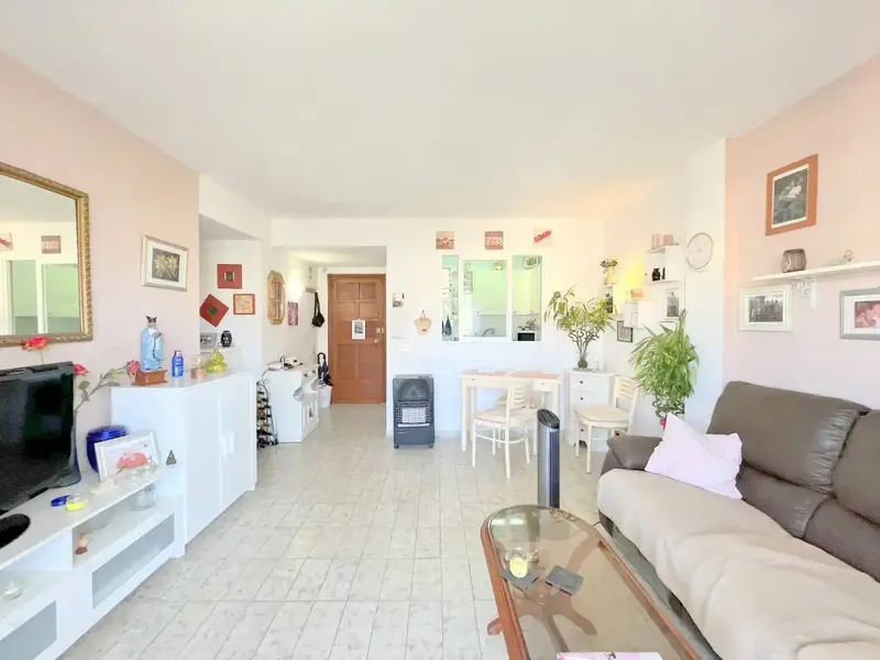 Apartment on the third floor with lateral sea views — photo 5