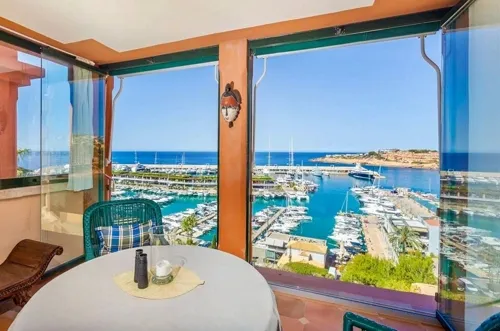 Modern penthouse with spectacular sea views — photo 1