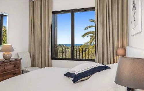 3 Bedrooms in La Bonanova — photo 10