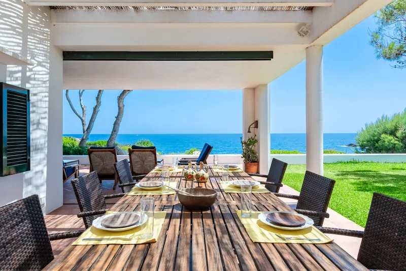 Seafront villa in Cala d'Or with holiday rental licence and sea views — photo 1