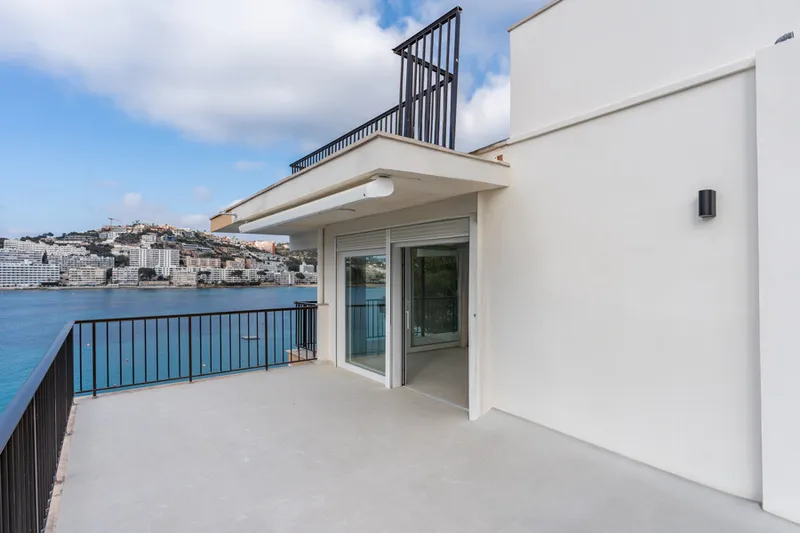 New Luxury Renovated Penthouse with Spacious Terraces and Direct Sea Access in Santa Ponsa — photo 5