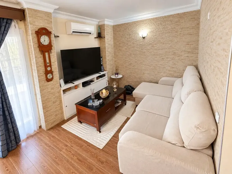 Space, light and tranquility in Son Ferriol: 4 bedrooms, two bathrooms and a large balcony to enjoy every day. — photo 7
