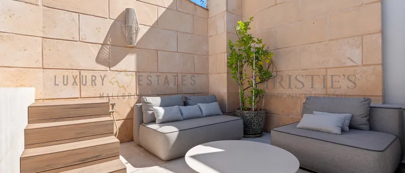 High-quality refurbished townhouse in the heart of Palma with roof terrace and pool — photo 2