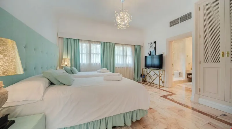 Contemporary six-bedroom villa with mountain backdrop for sale in Son Vida — photo 8