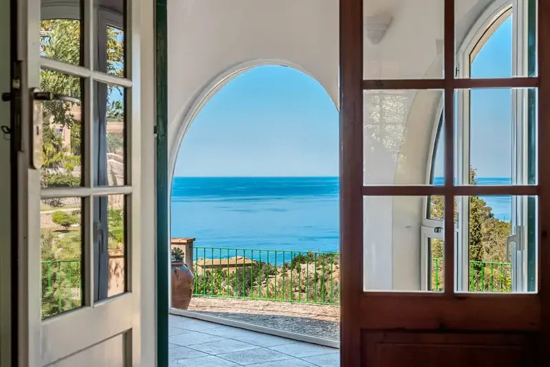Located in a quiet and wooded environment, this property is for sale in Deià, on a generous plot of 15,000 m² offering much privacy — photo 5