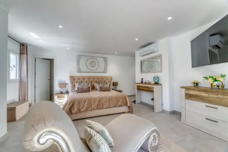 Nestled in the tranquil setting of Es Capdellà, one of Mallorca's most picturesque villages, this elegant contemporary villa offers — photo 11