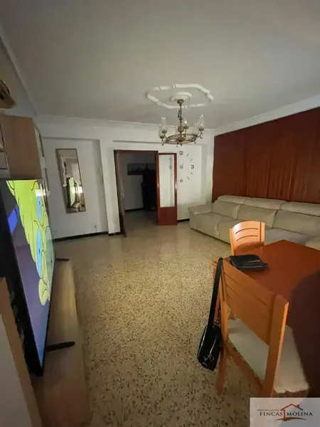 Fincas Molina offers you exclusively this home in the Coll d'en Rabassa area with many renovation possibilities. 2nd floor without elevator — photo 4