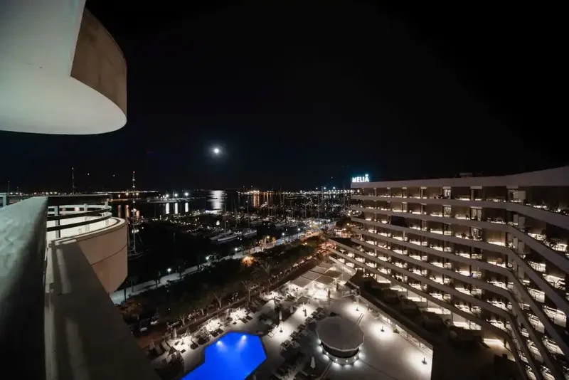 Spectacular luxury penthouse completely renovated on the 11th floor with 2 entrances and its own staff apartment directly on the — photo 10