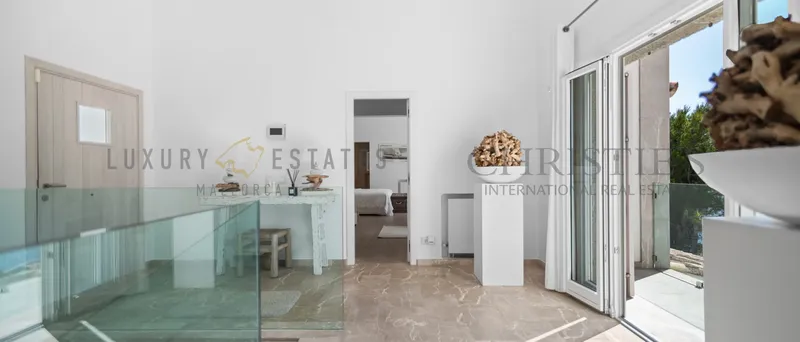 Mediterranean-style villa in Port Andratx with ocean views, designed in the beach house style — photo 8