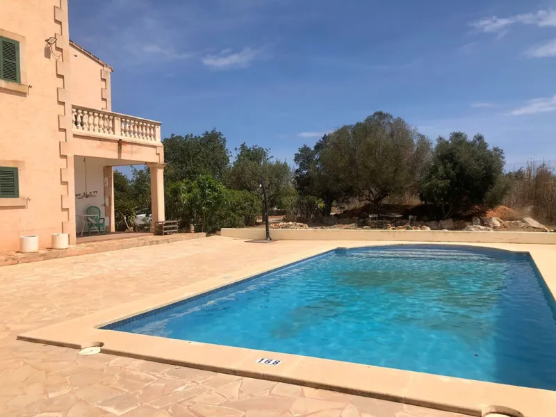 Single-storey finca with 4 bedrooms, unfurnished, pool, fireplace near Alqueria Blanca-Santanyi — photo 1