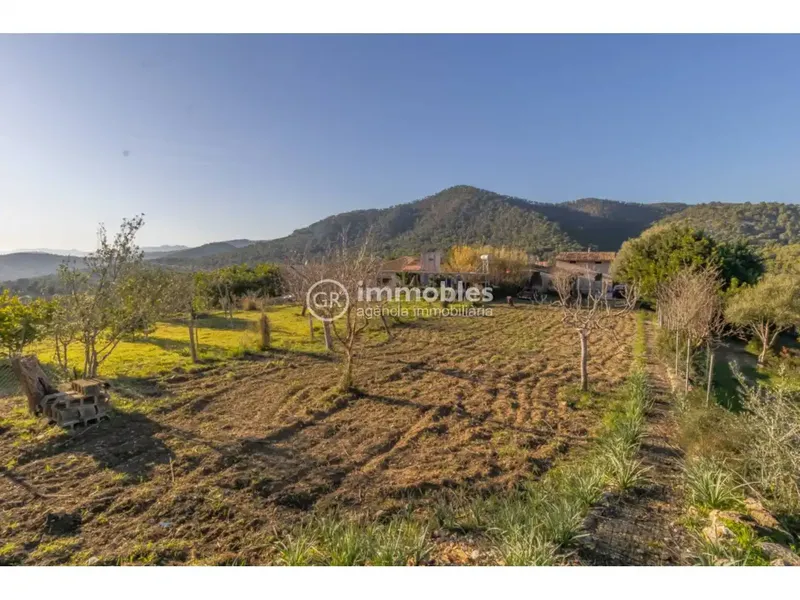 House on rustic estate with stunning views — photo 8