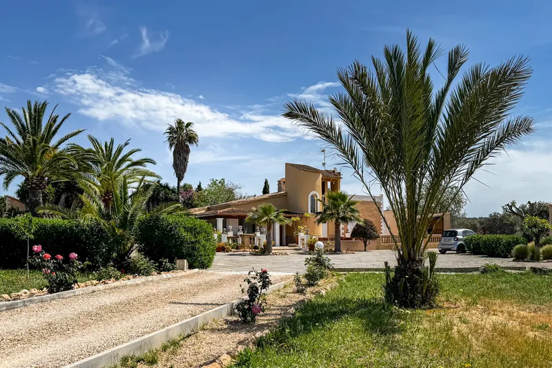 Attractive finca with guest apartment, pool, BBQ area & southwest orientation — photo 3