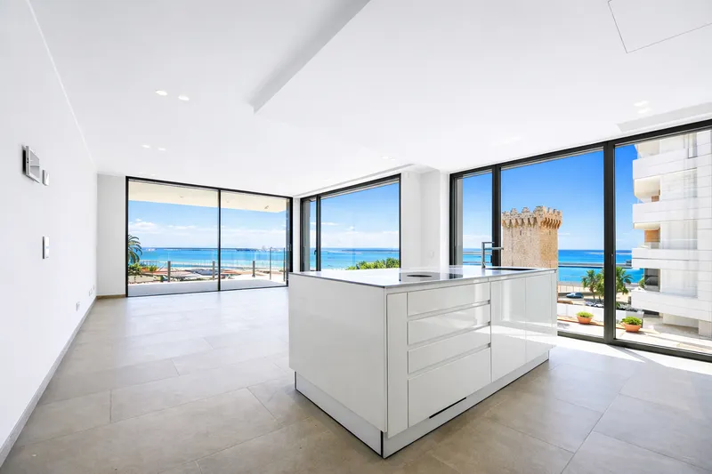 Modern apartment with panoramic sea views on the first line at Paseo Marítimo, Palma — photo 1