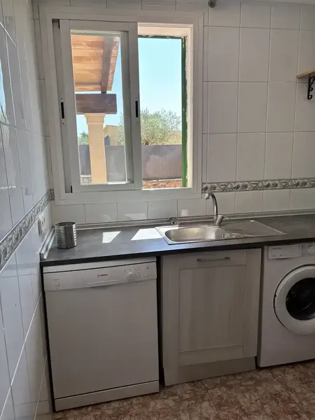 Se alquila acogedor chalet de estilo rústico de 110m construidos , ideal para quienes buscan tranquilidad, comodidad y espacio, tanto para v — photo 5
