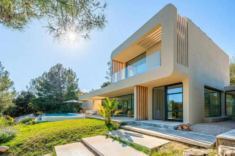 Stylish villa with a unique design — photo 2