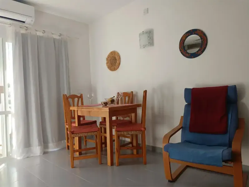 Apartamento totalmente amueblado, una habitación con dos camas de 90x190 con colchones de visco nuevos. Cocina equipada. En la azotea traste — photo 12