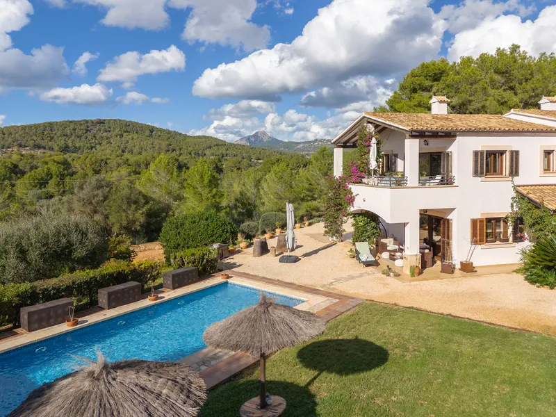 Sold!! Finca with a large lot and pool in Calvia — photo 1