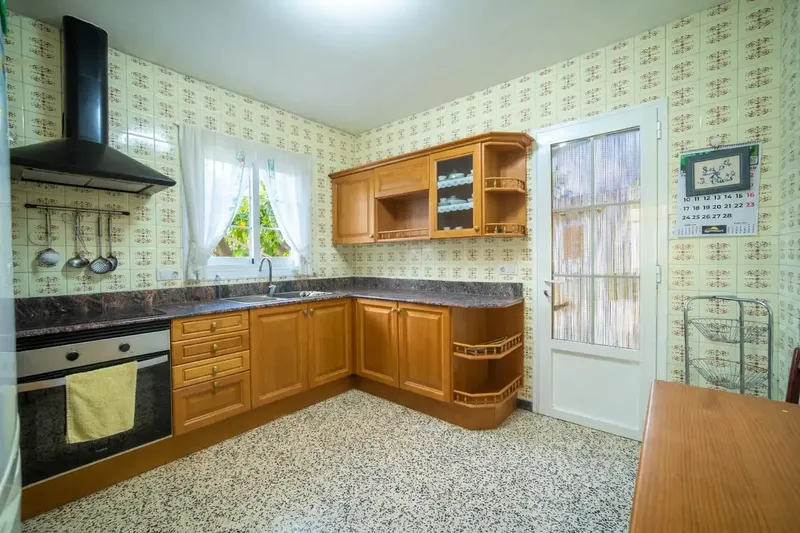 We present this magnificent detached villa located in the coveted residential area of Los Molinos, one of the most valued areas of I — photo 8