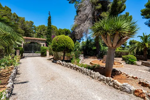 Pure island feeling! Single-storey property with adjoining building and garage near the beach of Cala Murada — photo 3