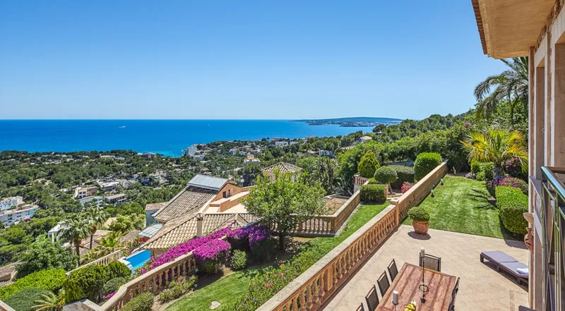 Mediterranean luxury property with 2 units and staff accommodation in Bendinat — photo 11