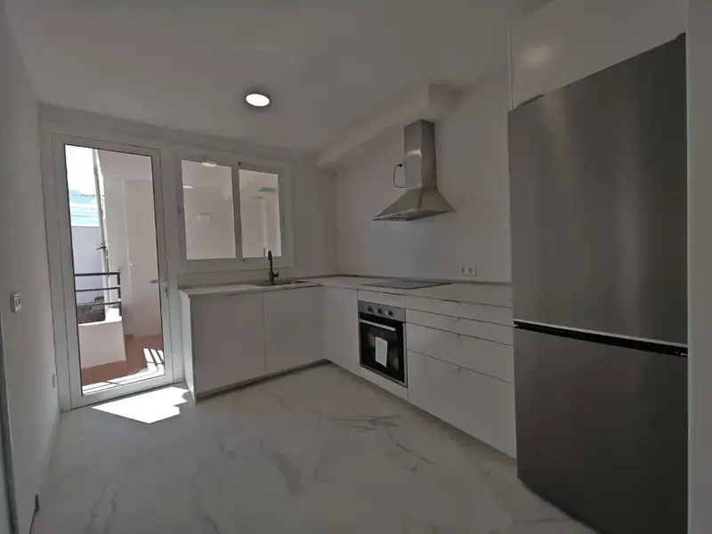 In the very center, in a stately building with elevator, we find this third floor recently finished of approximately 140 m² usable, a home — photo 6