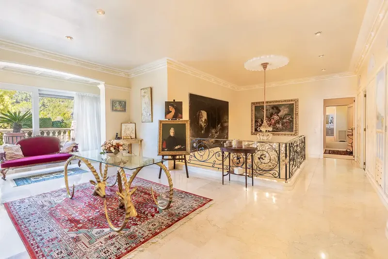 This exclusive property in Genoa impresses with its stunning views of the entire Bay of Palma and offers great privacy, although it b — photo 4