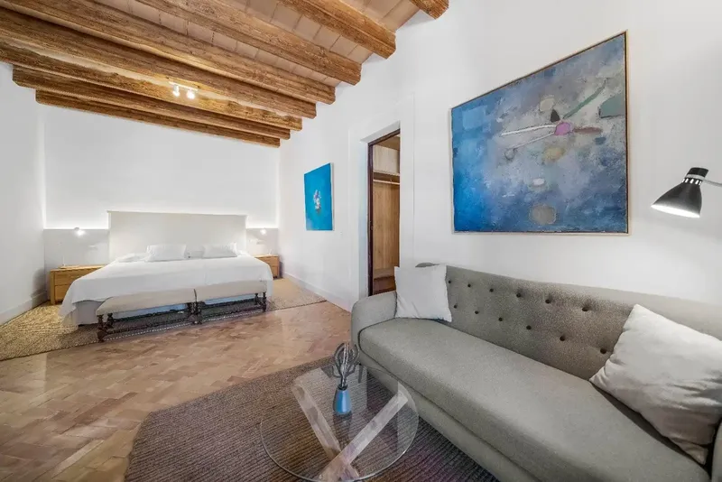 Private and quiet 182,000 m2 finca in Campanet with a 760 m2 newly built high-quality house with antique elements, such as bal — photo 10