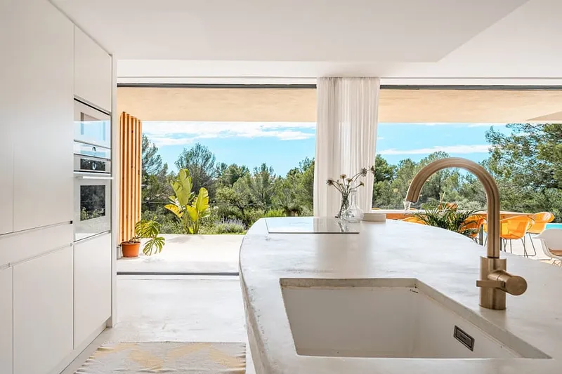 Stylish villa with a unique design — photo 9