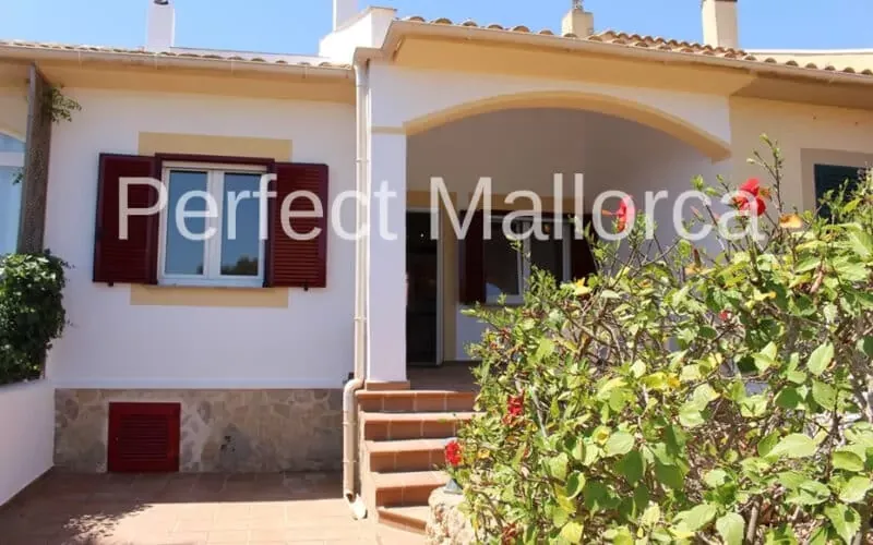 Well-kept mid-terraced house with sunny terrace in Cala Murada — photo 1