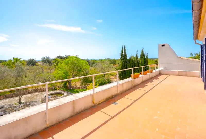 Mediterranean country house in an idyllic location with stunning views — photo 8