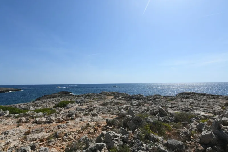 Plot of approximately 1,000m2 on the seafront in Cala D'Or — photo 3