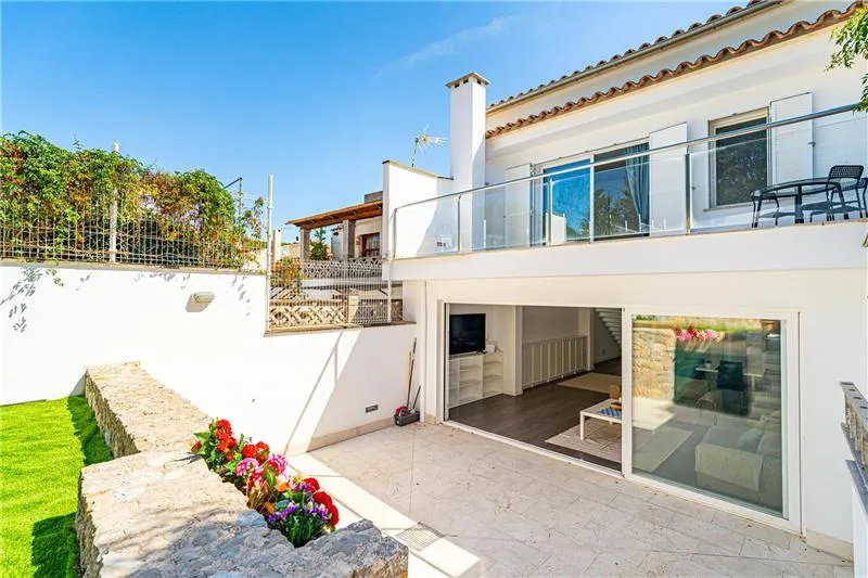 A very bright house with a pool in the heart of Esporles, overlooking the Tramuntana Mountains — photo 3
