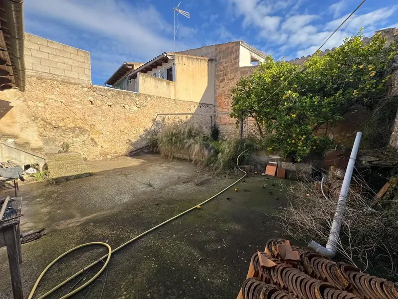If you are looking for a house with character and a backyard with real possibilities, this two-story house with internal communication allows — photo 3