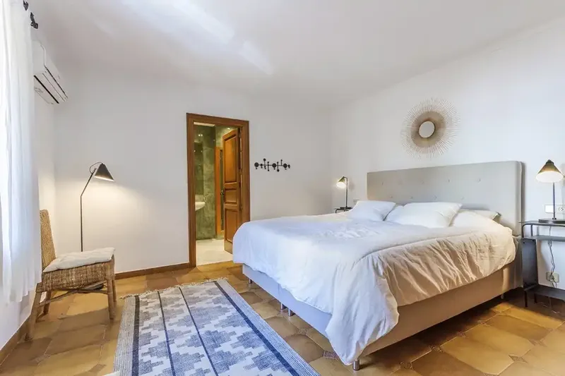 Unique, spacious family townhouse with the best rooftop in the city. With private pool and fantastic chill-out areas, as well as u — photo 7