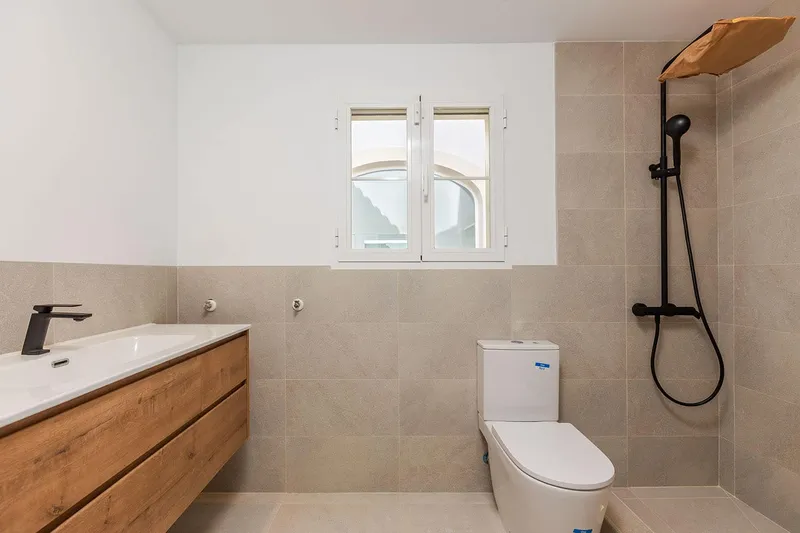 Spacious villa in a prime residential area — photo 11