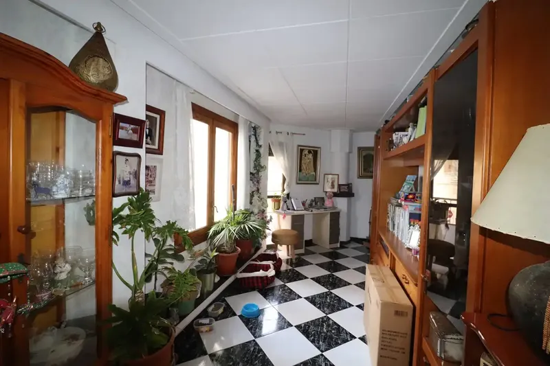 Grandiose penthouse with open ceiling, corner unit, lots of light in excellent quiet residential area and in good condition, this property is — photo 4
