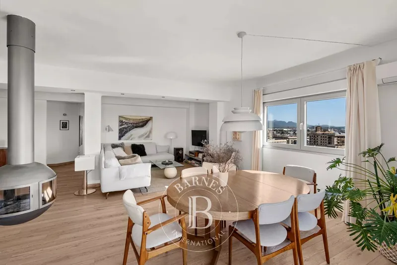 Bright renovated penthouse with unique outdoor spaces in Palma — photo 1