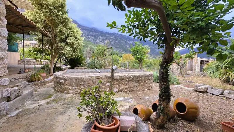 Between the mountains connecting Sóller and Fornalutx lies this unique property, located in one of the most beautiful and peaceful enclaves — photo 2