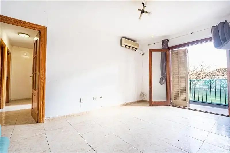 Apartment in Nou Llevant area. Approximately 90m² plus balcony. — photo 2