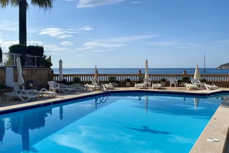Stunning flat with terrace on the seafront in Palmanova — photo 1