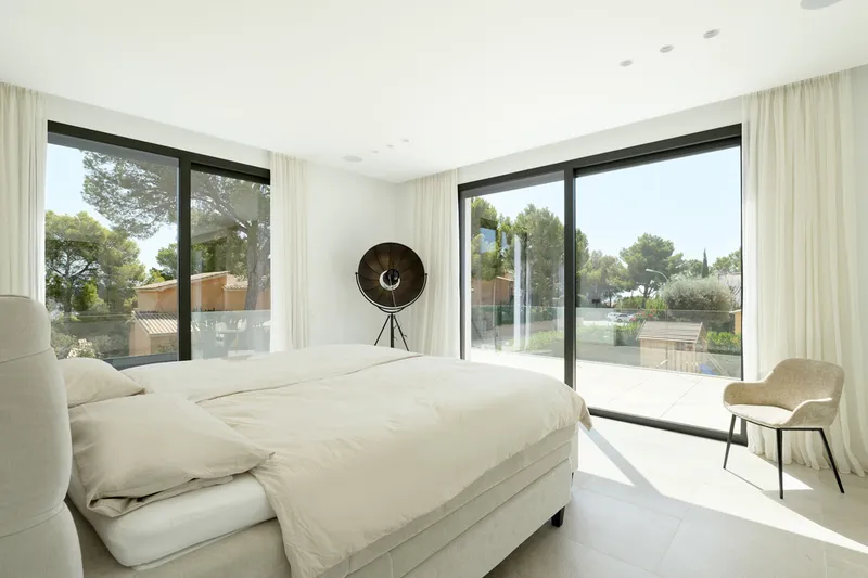 Family-friendly modern villa in Cas Catala with large pool and 5 bedrooms for sale — photo 6