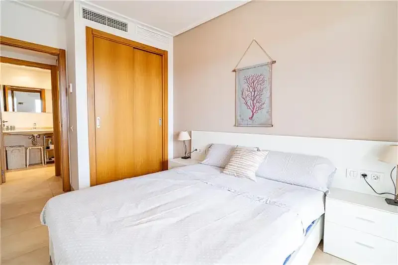 Apartment with panoramic views and communal pool — photo 10