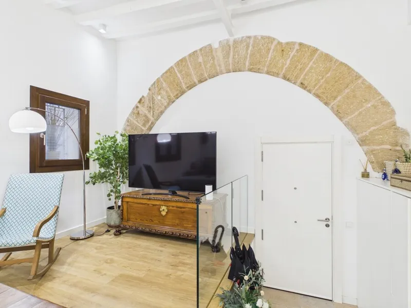Modern and Unique Three-Bedroom Apartment in a Refurbished Palace near Born and Jaime III — photo 2