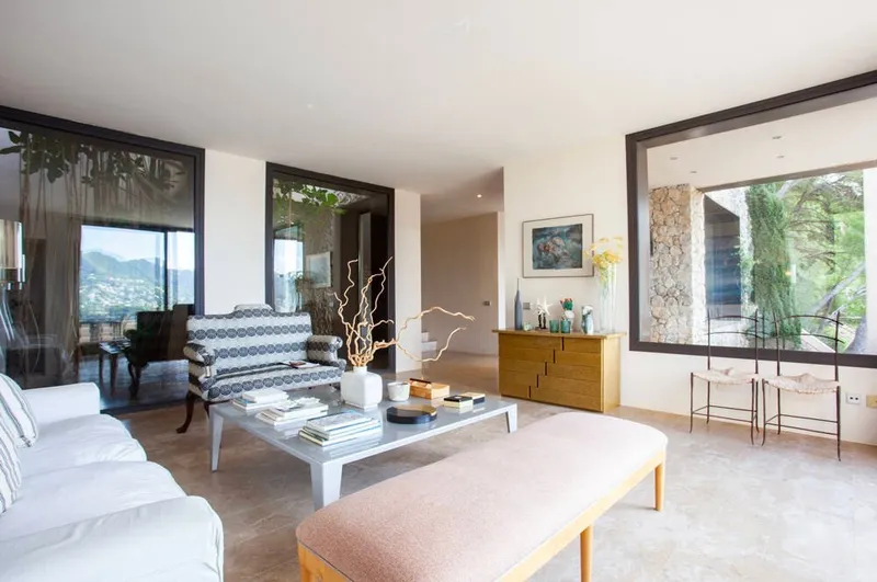 Impressive luxury villa with spectacular sea views — photo 12