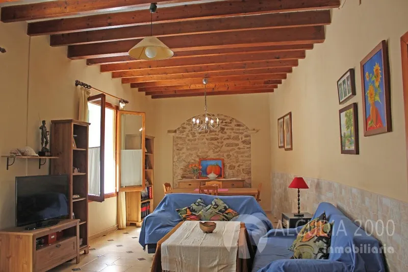 Town House — photo 1