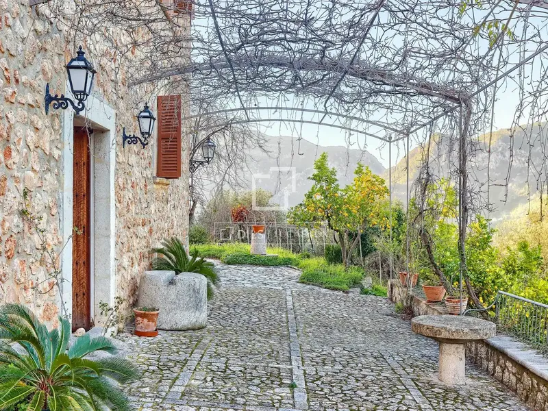 Discover your dream refuge in the serene mountains overlooking the port of Sóller. This magnificent country house is situated on a hillside — photo 6