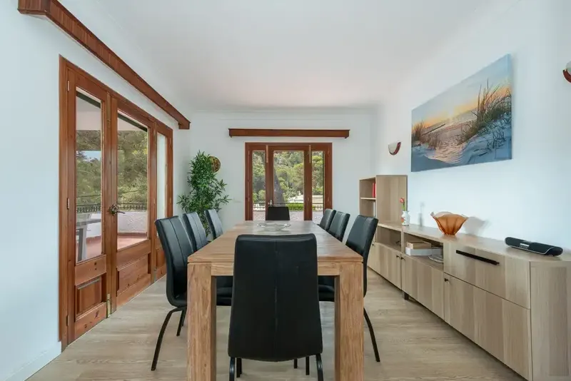 Elegant Mediterranean villa with 4 bedrooms for sale, with valid holiday license, ideally located a few minutes' walk from — photo 5